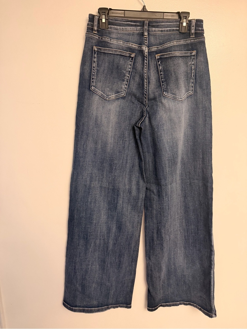 Casual Women's Bootcut Jeans - Blue Wash - Picture 2 of 5